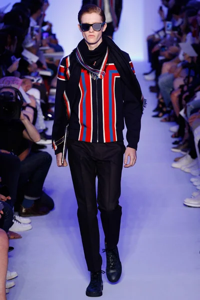 Look 14
